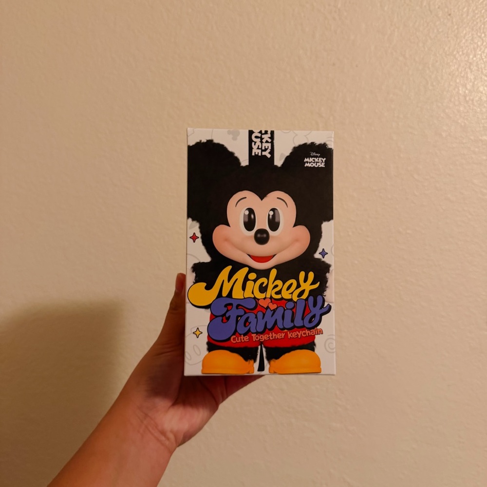 AUTHENTIC *CONFIRMED CHIP* Mickey Family Keychain